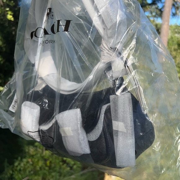 NWT COACH Ashton Baguette Bag CY658 In Signature Canvas w Shearling AUTHNTC New! - Picture 6 of 13